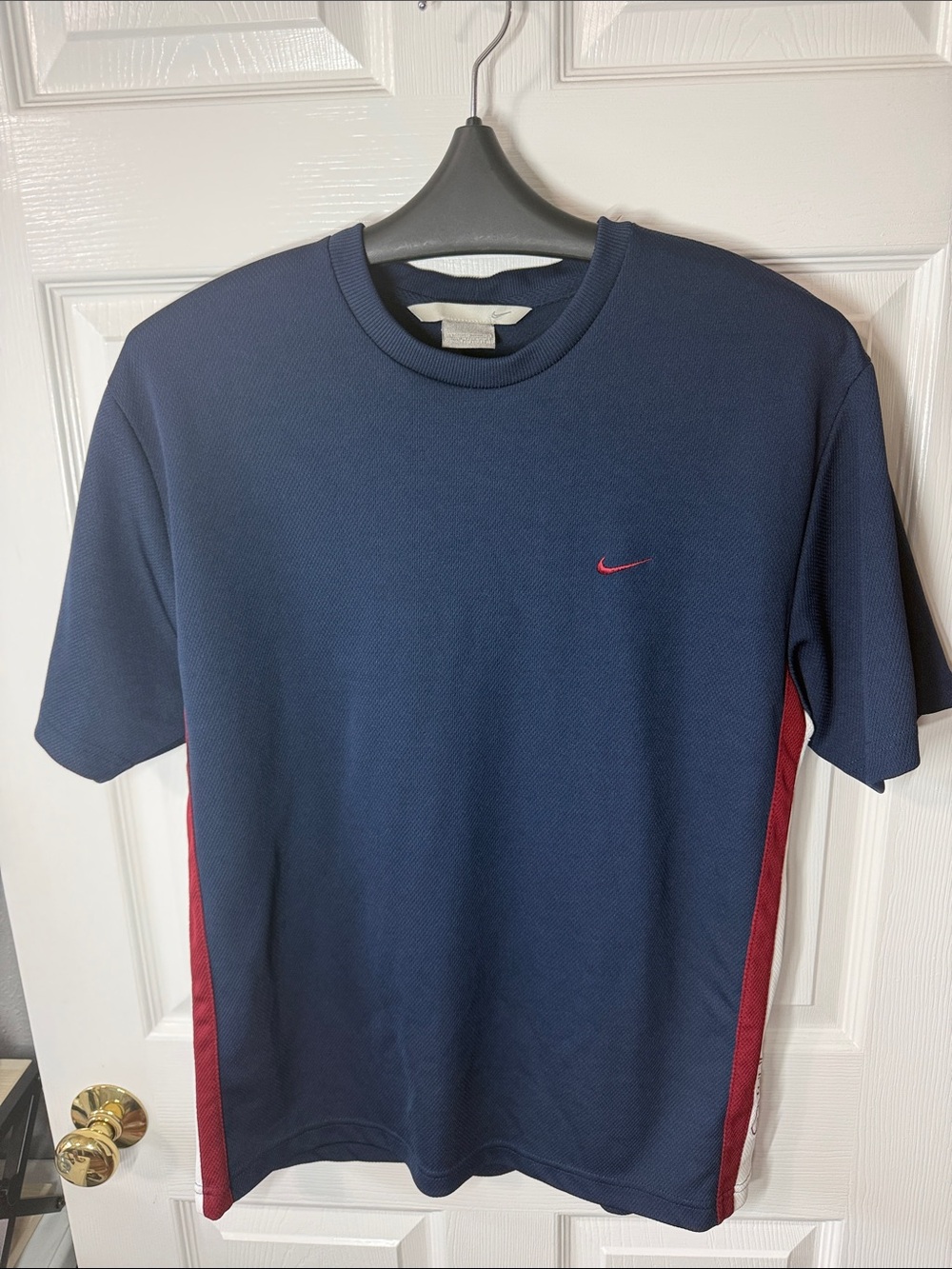 Vintage Nike Men’s Navy Short Sleeve Tee with Red Accents